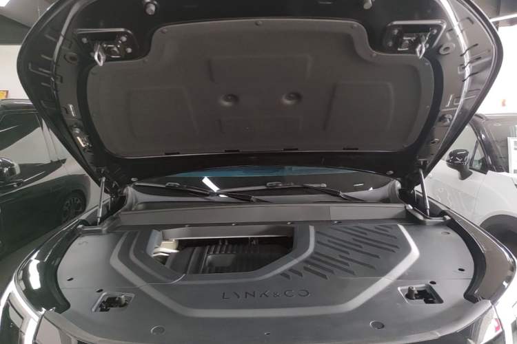 Used Lynk & Co 900 2025 2.0T Ultra Engine Bay