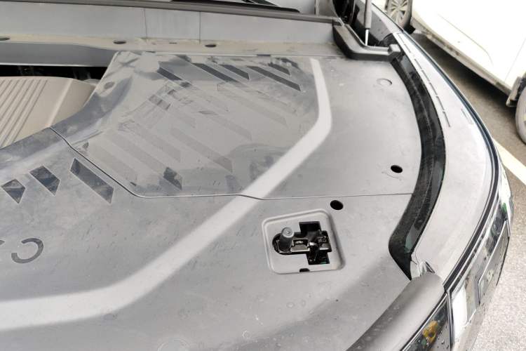 Used Lynk & Co 900 2025 1.5T Ultra Engine Bay Left