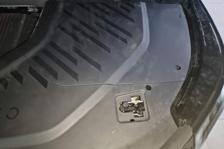 Used Lynk & Co 900 2025 1.5T Ultra Engine Bay Left
