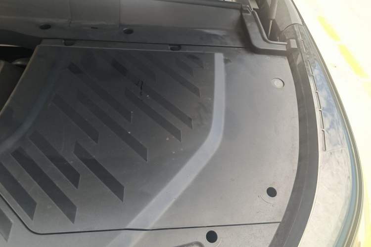 Used Lynk & Co 900 2025 1.5T Ultra Engine Bay Left