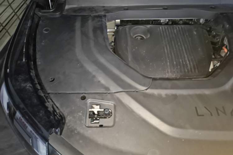 Used Lynk & Co 900 2025 1.5T Ultra Engine Bay Right