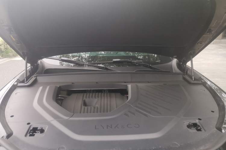 Used Lynk & Co 900 2025 2.0T Ultra Engine Bay