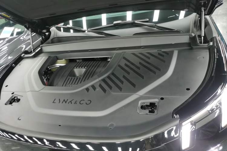 Used Lynk & Co 900 2025 2.0T Exploration Edition Engine Bay