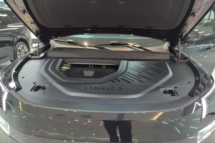 Used Lynk & Co 900 2025 2.0T Ultra Engine Bay