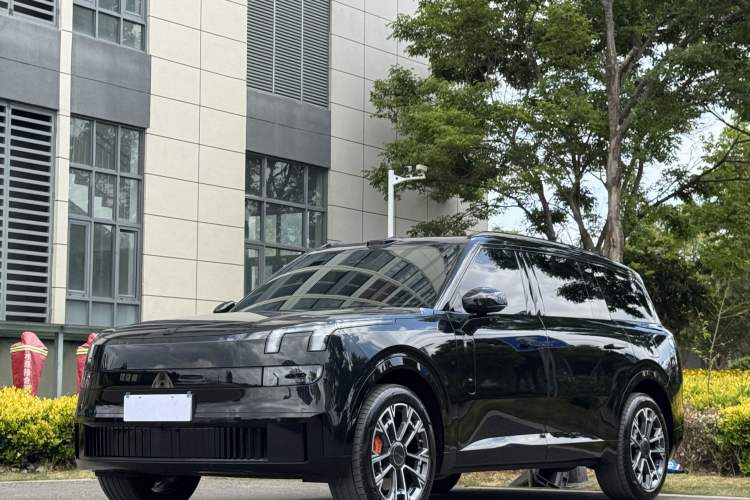 Used Lynk & Co 900 2025 1.5T Ultra Exterior 1