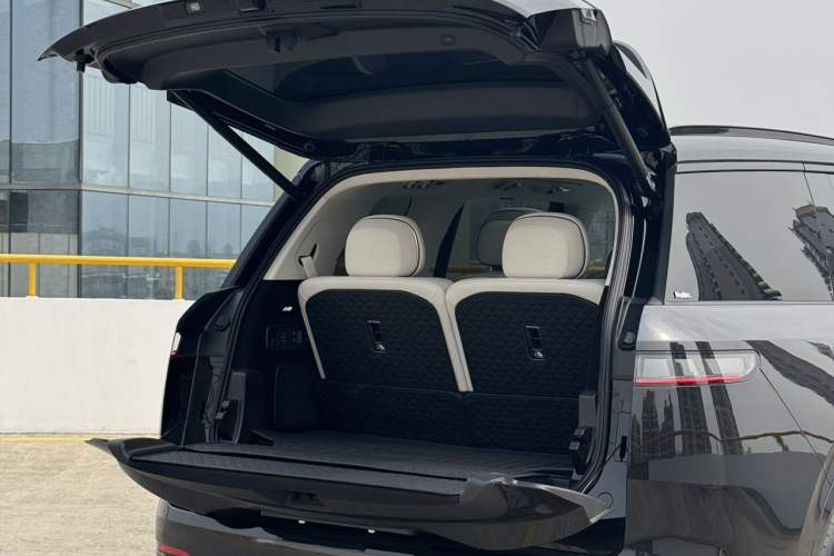 Used Lynk & Co 900 2025 2.0T Ultra Exterior 10