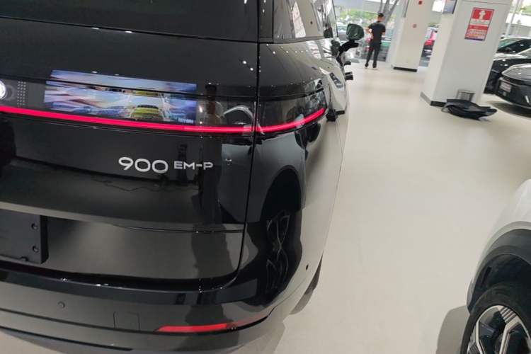 Used Lynk & Co 900 2025 2.0T Exploration Edition Exterior 3