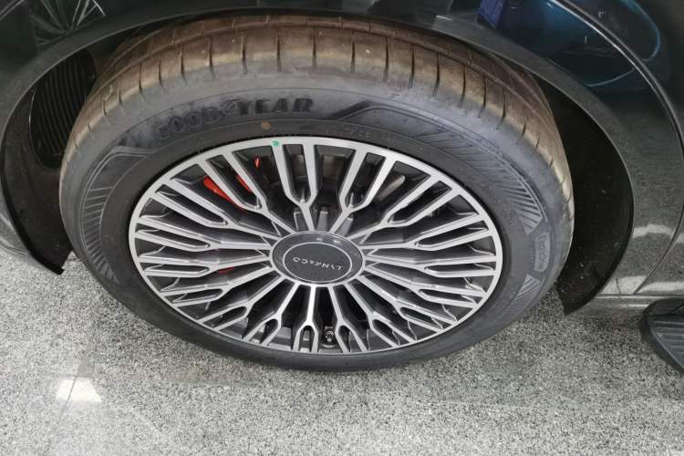 Used Lynk & Co 900 2025 2.0T Exploration Edition Exterior 4
