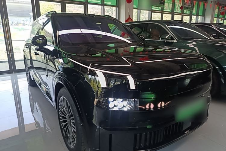 Used Lynk & Co 900 2025 2.0T Exploration Edition Front Right 45 Deg