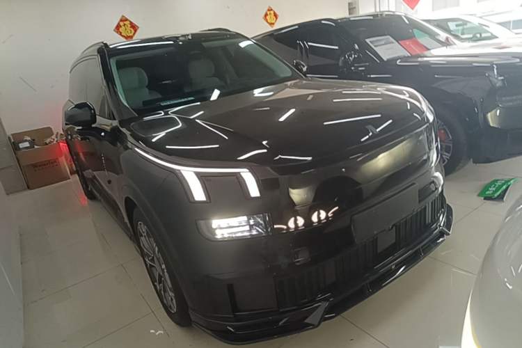 Used Lynk & Co 900 2025 1.5T Ultra Front Right 45 Deg