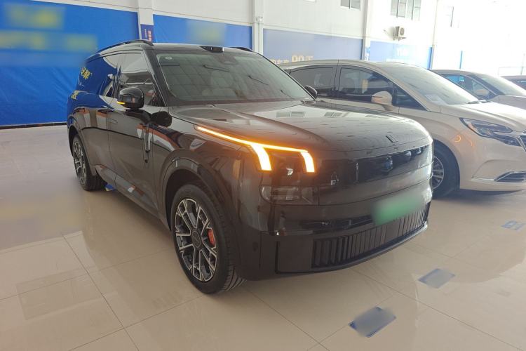 Used Lynk & Co 900 2025 1.5T Ultra Front Right 45 Deg