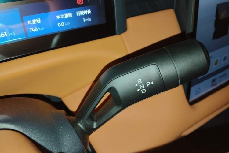 Used Lynk & Co 900 2025 2.0T Ultra Gear Lever