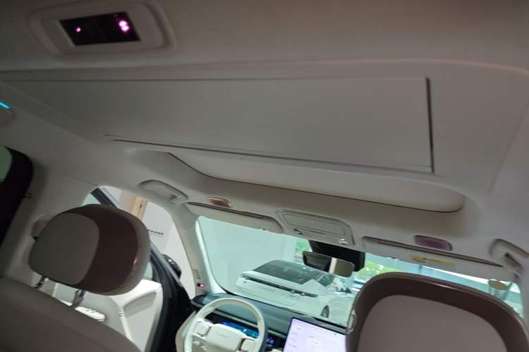 Used Lynk & Co 900 2025 2.0T Exploration Edition Headliner