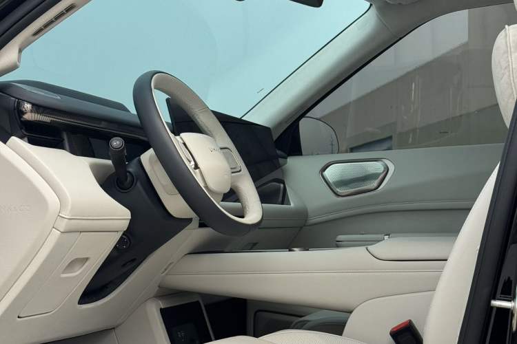 Used Lynk & Co 900 2025 2.0T Ultra Interior 1