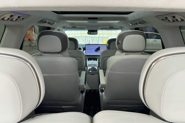 Used Lynk & Co 900 2025 2.0T Ultra Interior 11
