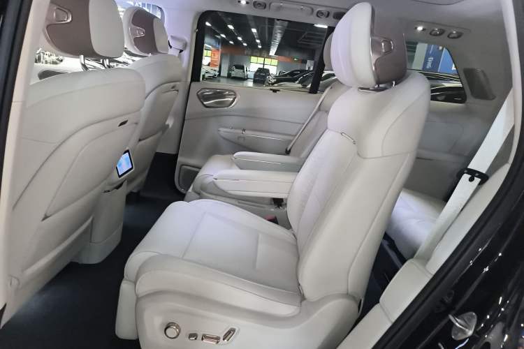 Used Lynk & Co 900 2025 2.0T Exploration Edition Interior 4