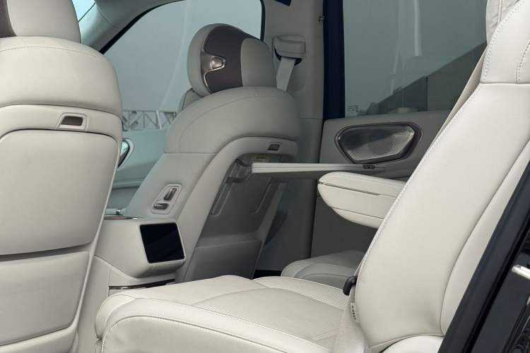 Used Lynk & Co 900 2025 2.0T Ultra Interior 7
