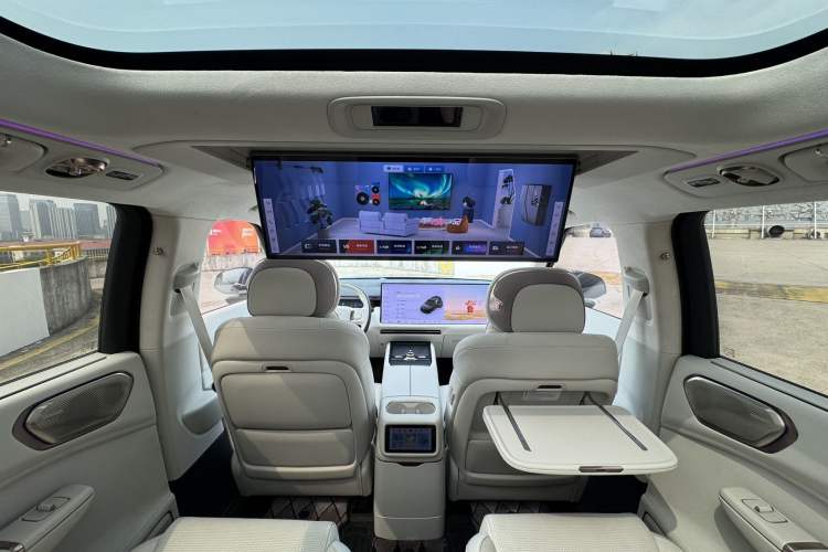 Used Lynk & Co 900 2025 2.0T Ultra Interior 8