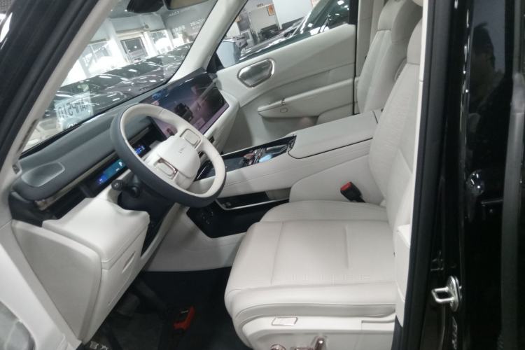 Used Lynk & Co 900 2025 2.0T Exploration Edition Left Front Seat