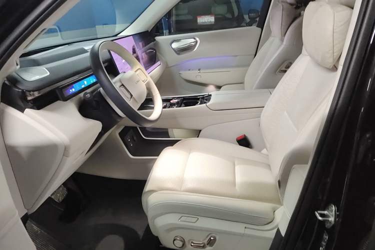 Used Lynk & Co 900 2025 2.0T Ultra Left Front Seat