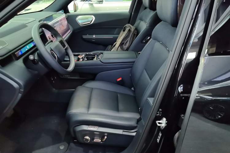Used Lynk & Co 900 2025 2.0T Ultra Left Front Seat