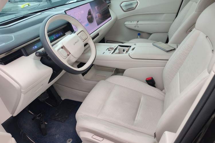 Used Lynk & Co 900 2025 2.0T Ultra Left Front Seat