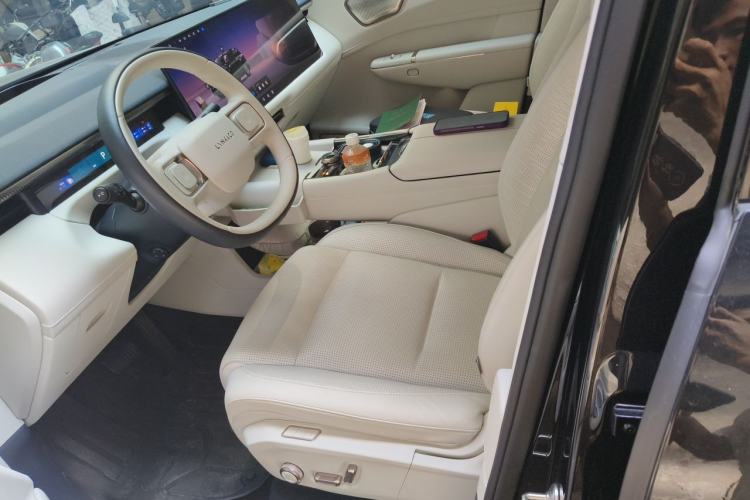 Used Lynk & Co 900 2025 2.0T Ultra Left Front Seat
