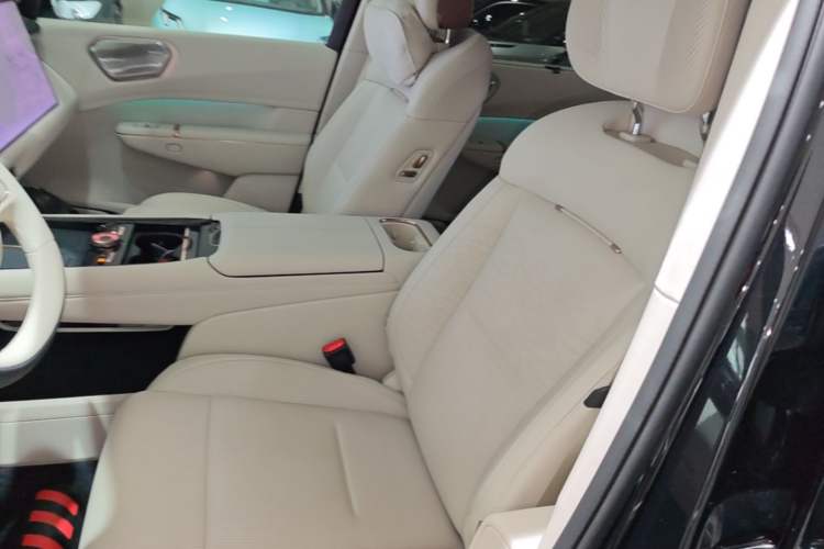 Used Lynk & Co 900 2025 2.0T Exploration Edition Left Front Seat