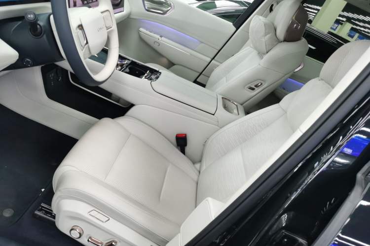 Used Lynk & Co 900 2025 2.0T Exploration Edition Left Front Seat