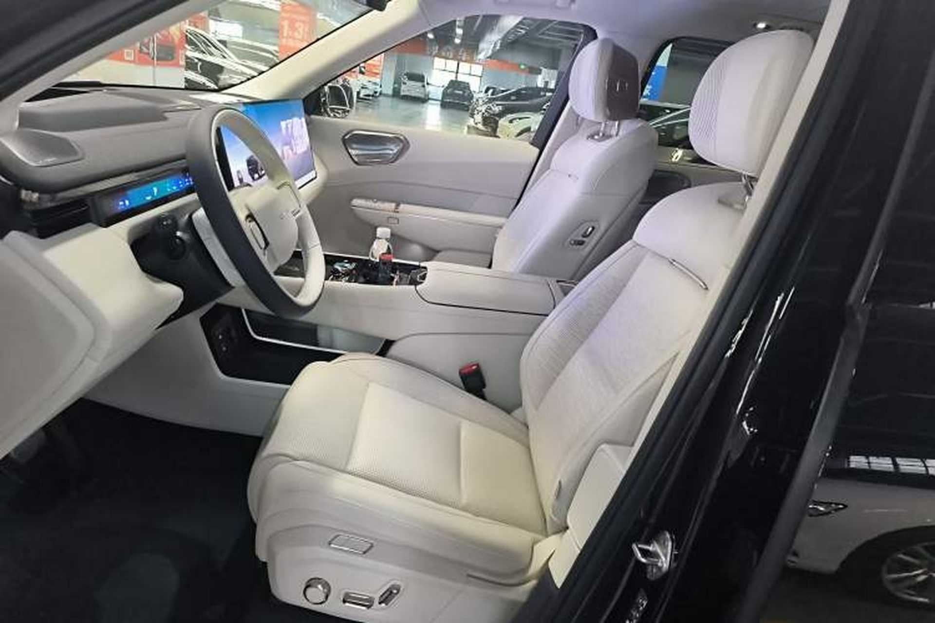 Used Lynk & Co 900 2025 2.0T Exploration Edition Left Front Seat
