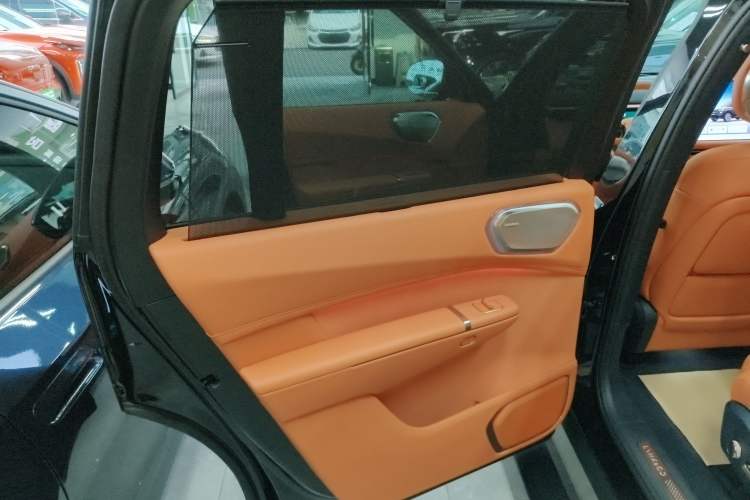 Used Lynk & Co 900 2025 1.5T Ultra Left Rear Door Interior