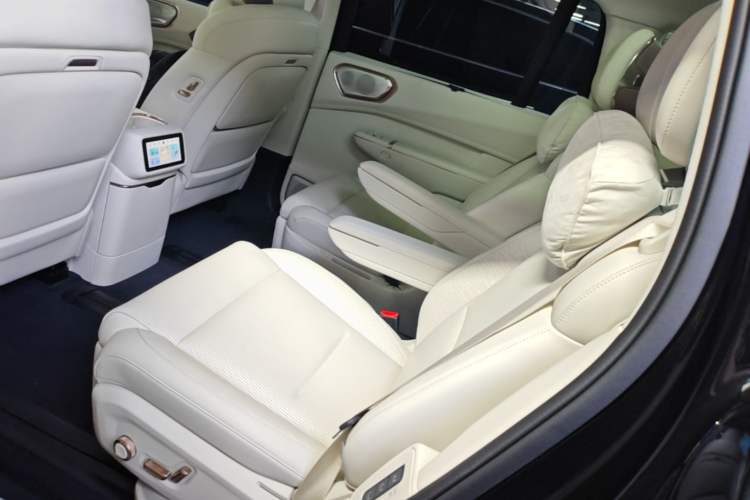 Used Lynk & Co 900 2025 2.0T Ultra Left Rear Seat