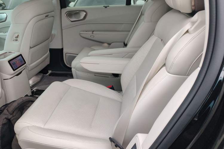 Used Lynk & Co 900 2025 2.0T Ultra Left Rear Seat