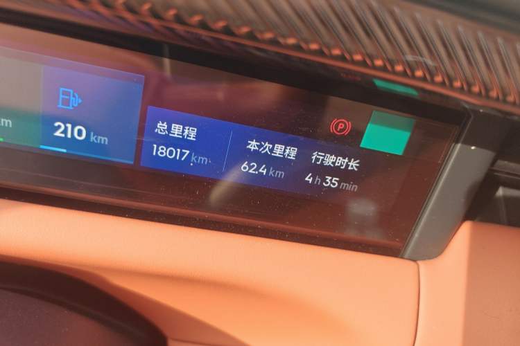 Used Lynk & Co 900 2025 1.5T Ultra Odometer Close Up