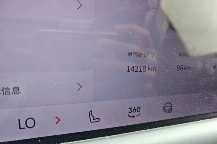 Used Lynk & Co 900 2025 2.0T Ultra Odometer Close Up