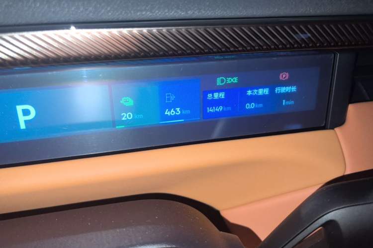 Used Lynk & Co 900 2025 2.0T Ultra Odometer Close Up