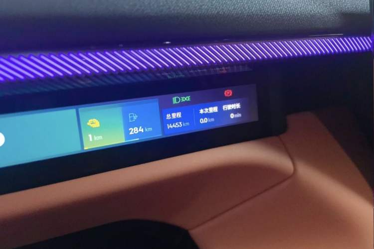 Used Lynk & Co 900 2025 1.5T Ultra Odometer Close Up