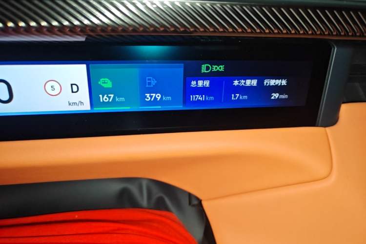 Used Lynk & Co 900 2025 1.5T Ultra Odometer Close Up