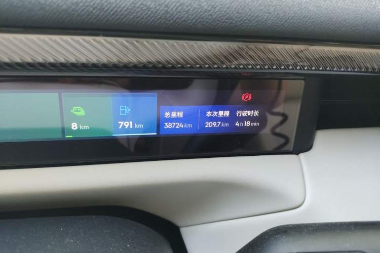 Used Lynk & Co 900 2025 2.0T Ultra Odometer Close Up