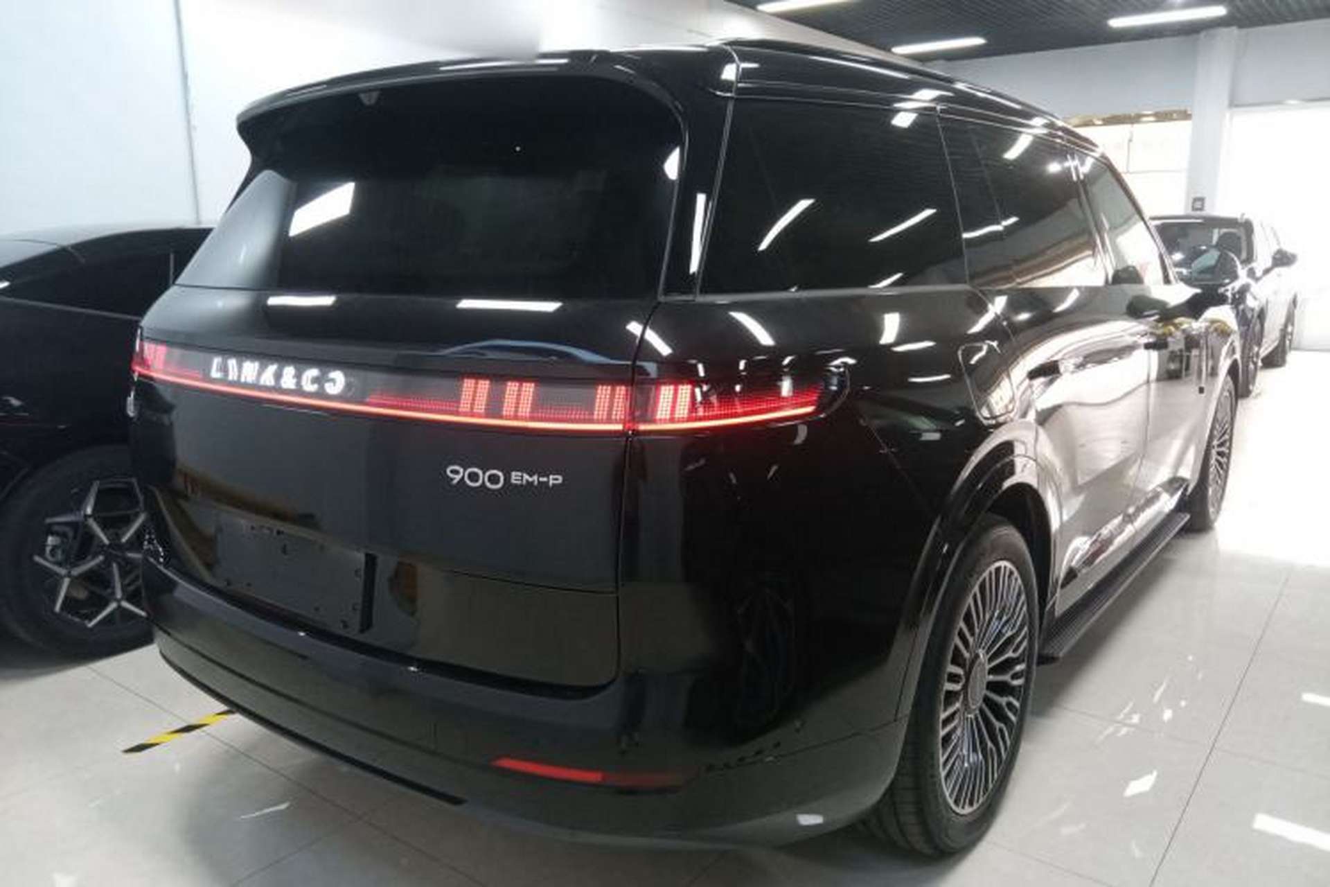 Used Lynk & Co 900 2025 2.0T Exploration Edition Rear Right 45 Deg