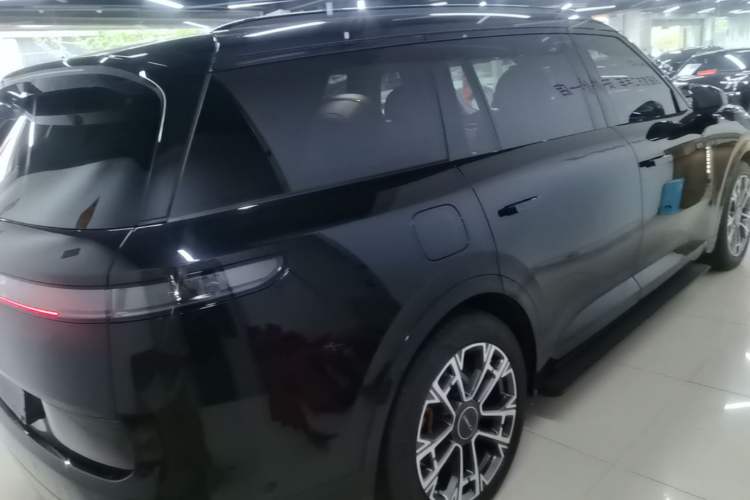 Used Lynk & Co 900 2025 2.0T Ultra Rear Right 45 Deg