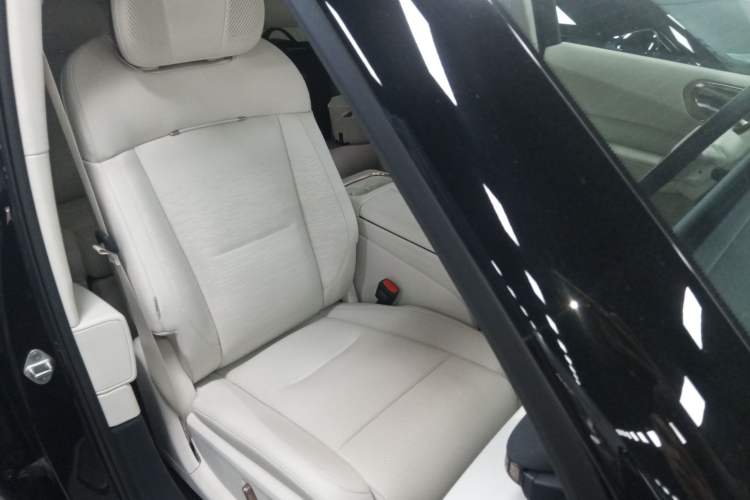 Used Lynk & Co 900 2025 2.0T Exploration Edition Right Front Seat