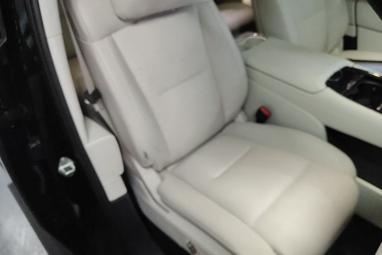 Used Lynk & Co 900 2025 2.0T Ultra Right Front Seat