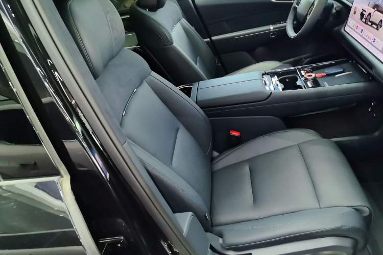 Used Lynk & Co 900 2025 2.0T Ultra Right Front Seat