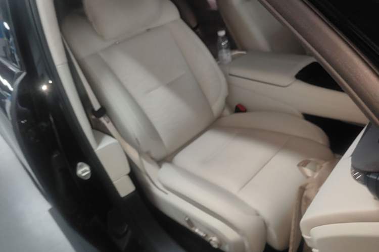 Used Lynk & Co 900 2025 2.0T Ultra Right Front Seat