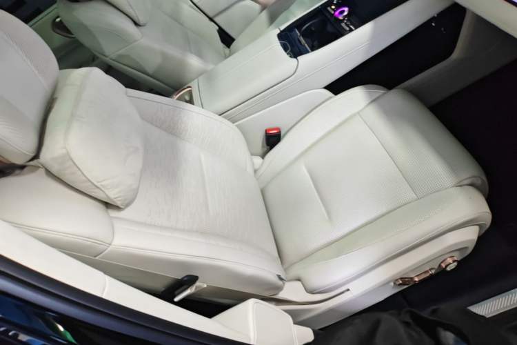 Used Lynk & Co 900 2025 2.0T Ultra Right Front Seat