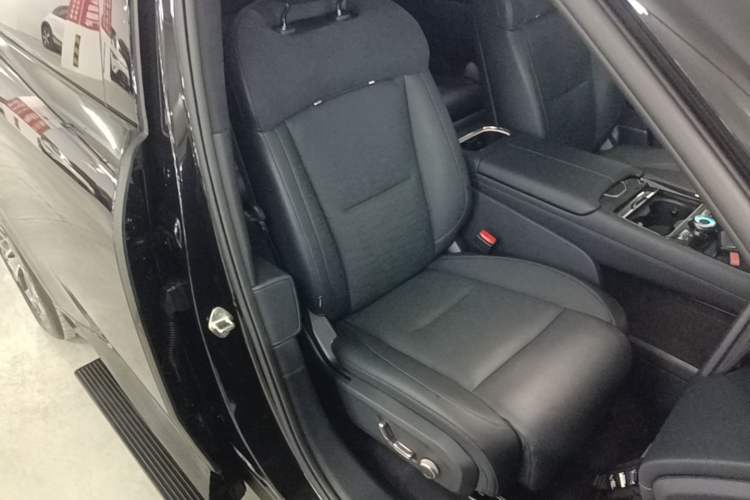 Used Lynk & Co 900 2025 1.5T Ultra Right Front Seat