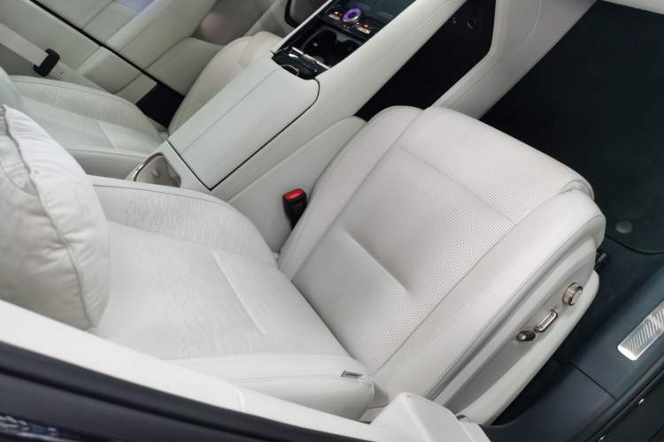 Used Lynk & Co 900 2025 2.0T Exploration Edition Right Front Seat