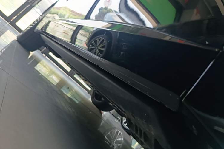 Used Lynk & Co 900 2025 2.0T Exploration Edition Right Side Sill