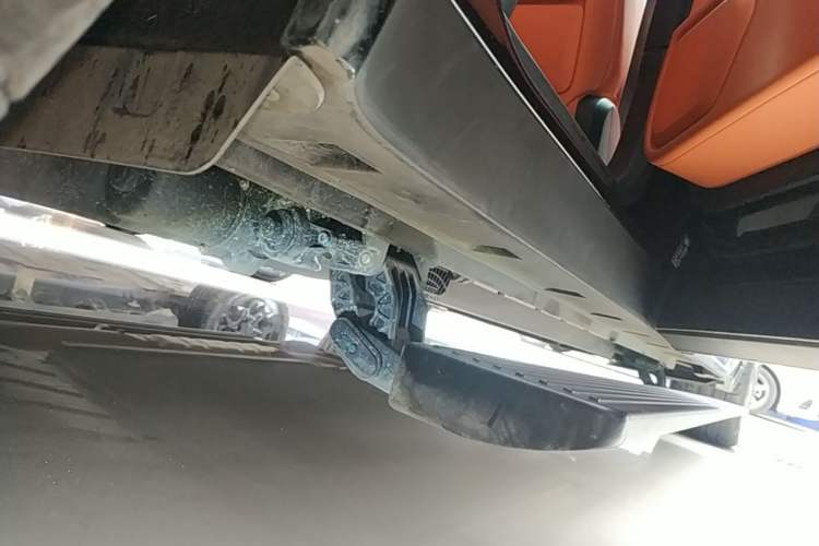 Used Lynk & Co 900 2025 2.0T Ultra Right Side Sill